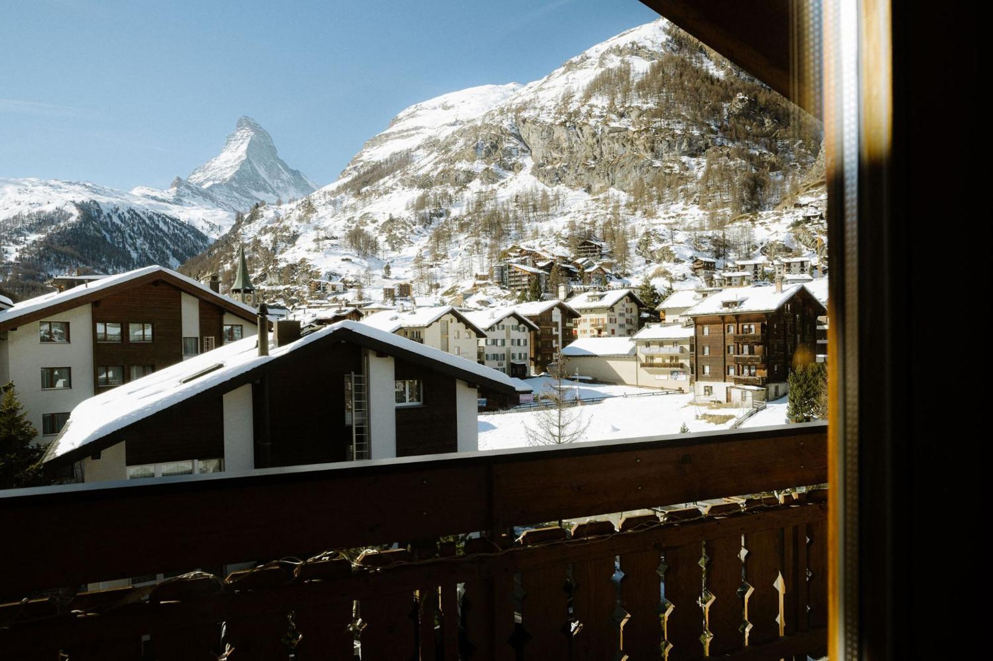 Alpine Hotel Perren Zermatt Exterior photo